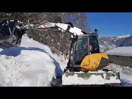 Schneeräumung im Dorf